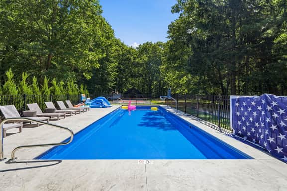 Hideaway - Pickleball Court, Private Pool, Hot Tub, Sleeps 25!